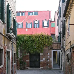 *** Affittacamere Ca' Centopietre Italia
